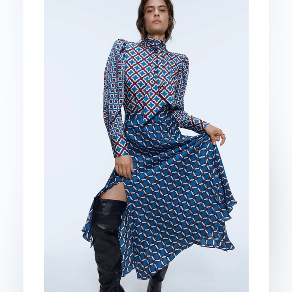 Zara Dresses & Skirts - ZARA Geo Print Pleated Midi Skirt in Blue Size M
